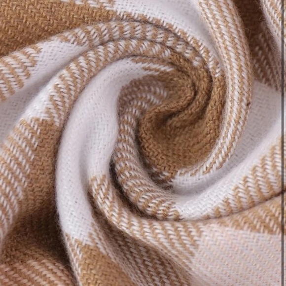 Fringe Hem Color Block Scarf - Picture 2 of 7